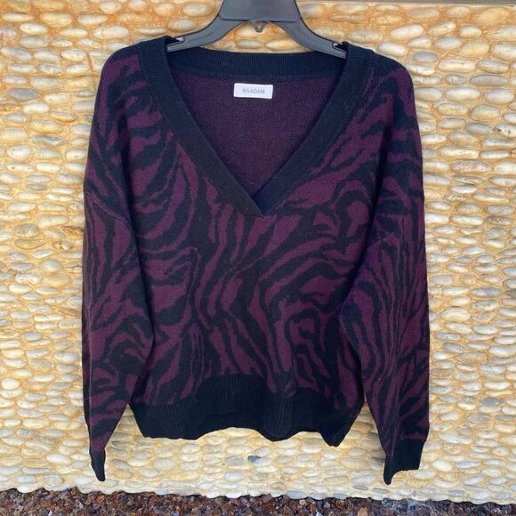 Naadam Black & Plum Wool/Cashmere Blend Animal Jacquard V-neck Sweater Small NWT - Picture 1 of 10